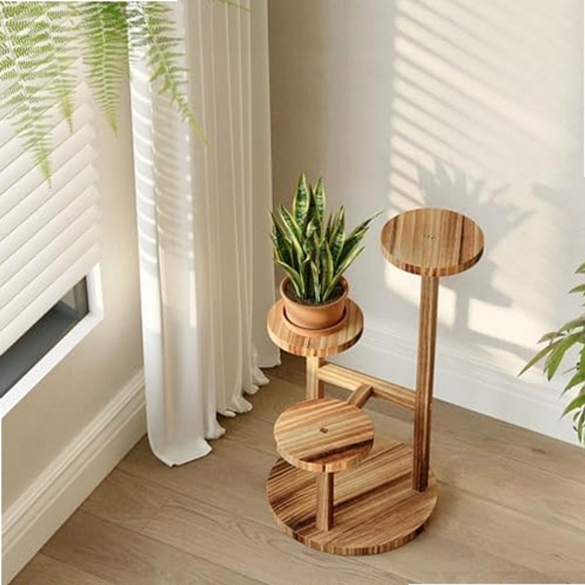 Sierra, Plantenstandaard, voor binnen, hoek, houten plantenplank voor meerdere planten, kleine ronde bloemenstandaard met plank, voor op het terras, tuin, balkon, woonkamer of slaapkamer 3 lagen
