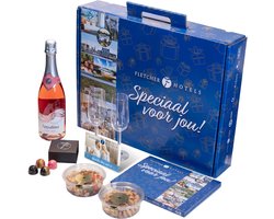 Fletcher Hotels Cadeaubox + Nachtje Weg Cadeaukaart | Giftset - Relatiegeschenk - Origineel Cadeau - Vaderdag Cadeau - Cadeau voor haar