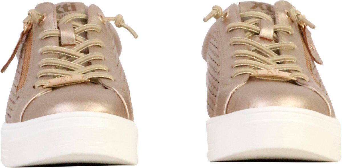 Sneakers met veters