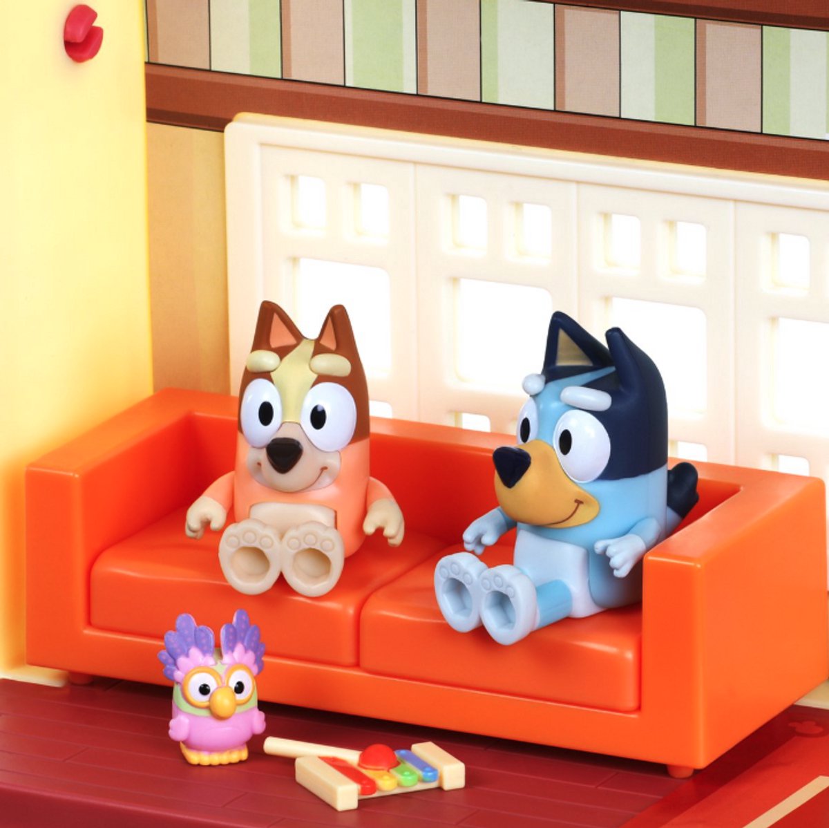 Bluey Speelgoed - Enorm Groot Licht en Geluid Speelhuis - 43 cm Hoog x 76 cm Breed - 3 Figuren en 15 Accessoires - Speelset - Vanaf 3 jaar - Figuren - Poppetjes — afbeelding 6