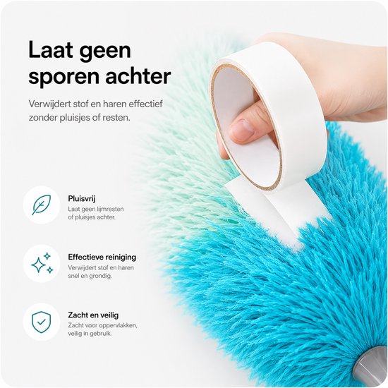Close-up van een zachte, pluizige plumeau in blauw en groen, die effectief stof verwijdert zonder sporen achter te laten.