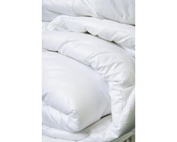 Microvezel Dekbed - Hotelkwaliteit Dekbed - Heerlijk Slapen - Voelt Als Dons - 200x200 cm - Wit