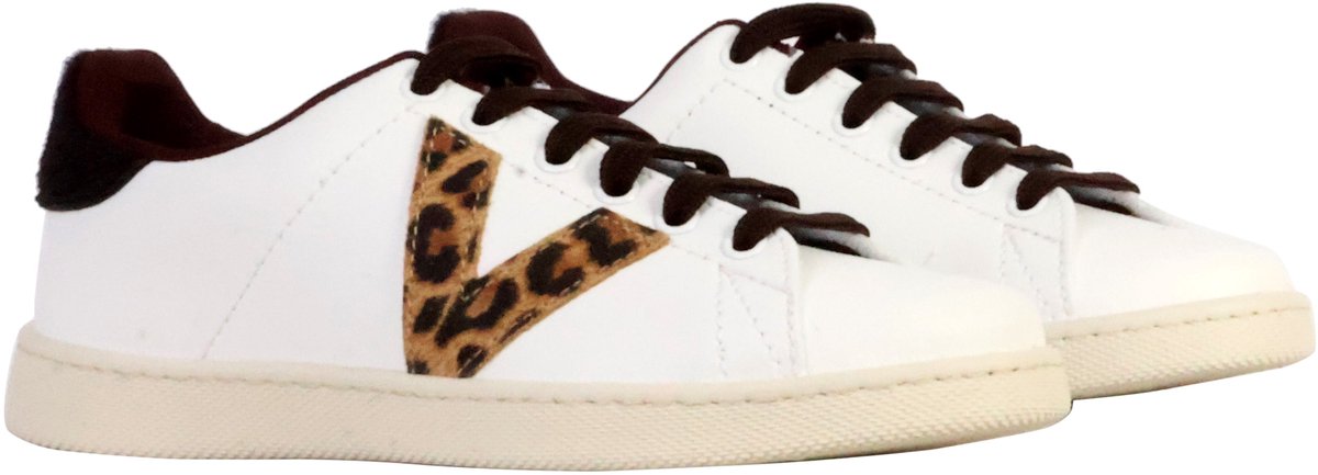 Sneakers met veters