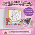 Kleurboek met een beschermende achterflap. Een beer kleurt de Mona Lisa, een andere beer met pyjama staat naast een opklapbaar schilderij.