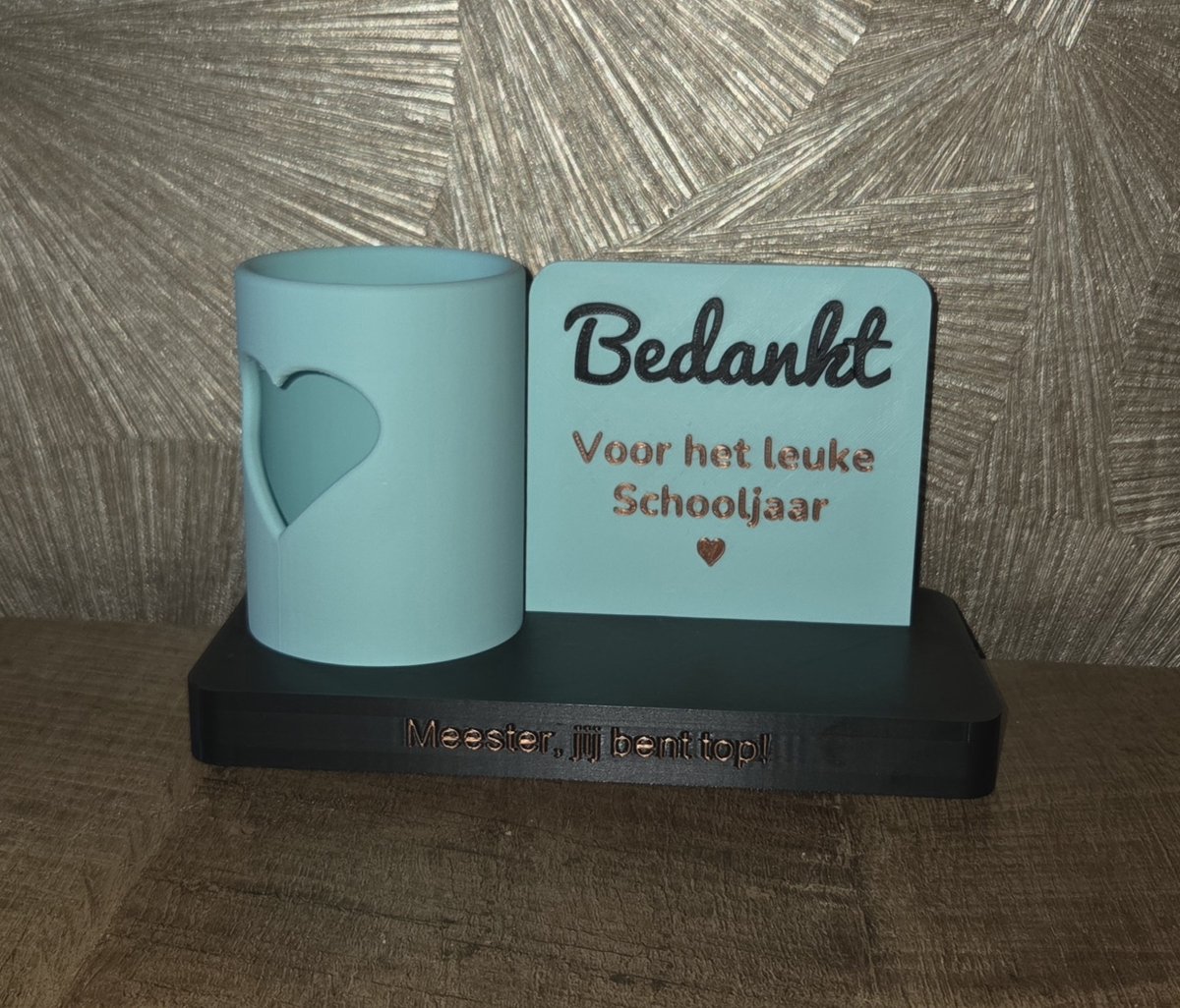 Bedankt meester pennen bak