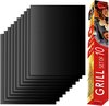 Set van 10 zwarte grillmatten opgerold, met verpakking met de tekst GRILL SET OF 10.
