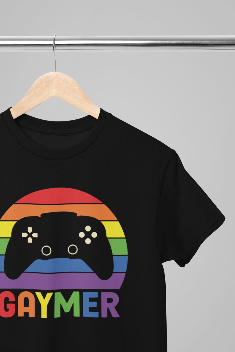 Pride shirt - gaymer - Wurban Wear | Gay pride | Pride kleding | Regenboog kleding | Pride | Pride vlag | Regenboog vlag | Regenboog | LGBTQ | LHBTI | Liefde | Transgender | Crossdress | Amsterdam | Rainbow | lgbt shirt | Zwart