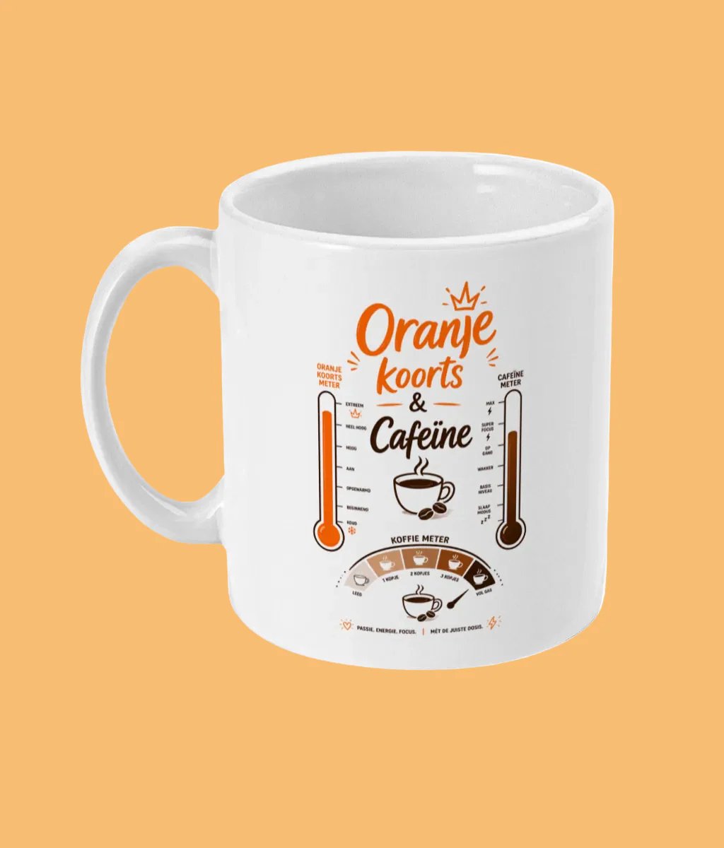 Mokster WK Mok Oranje Koorts & Cafeïne – Grappige Oranje Supporter Mok – Nederlands Elftal Cadeau – Voetbal Mok – Keramische Koffiemok 325 ml