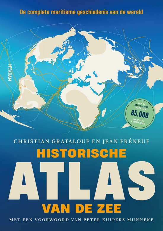 Historische Atlas van de Zee. Kaart van de wereld met scheepvaartroutes en de tekst 'De complete maritieme geschiedenis van de wereld'.
