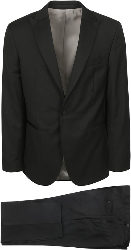 Een zwart smokingjasje en een zwarte pantalon met een satijnen revers.
