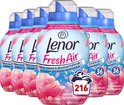 Un groupe de six bouteilles d'adoucissant Lenor Fresh Air parfum Fleurs Délicates. Des fleurs roses et des pétales décorent l'emballage.