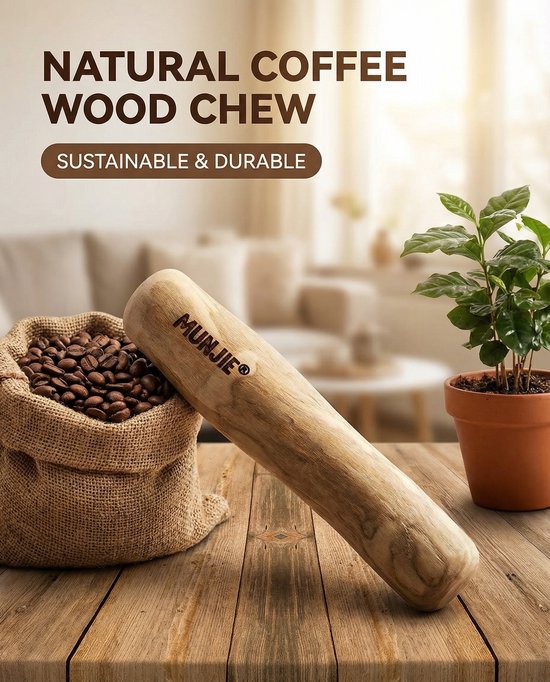 Natuurlijke Munjie koffiehout kauwwortel, gedoopt met Munjie logo, naast een zak jute gevuld met koffiebonen.