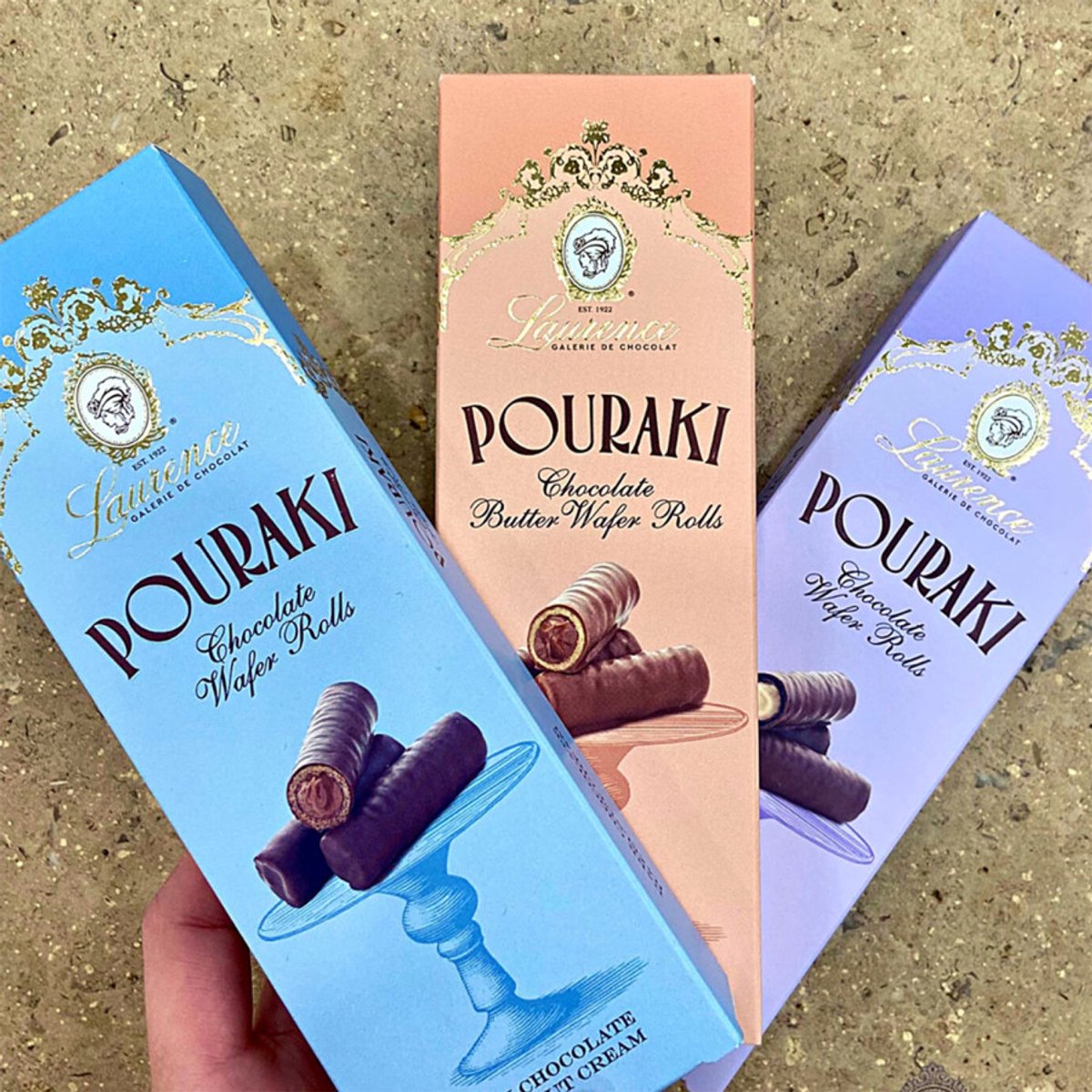 Pure chocolade met chocoladekoekjes en hazelnootpraliné Laurence Pouraki Classic, 4 x 30 g