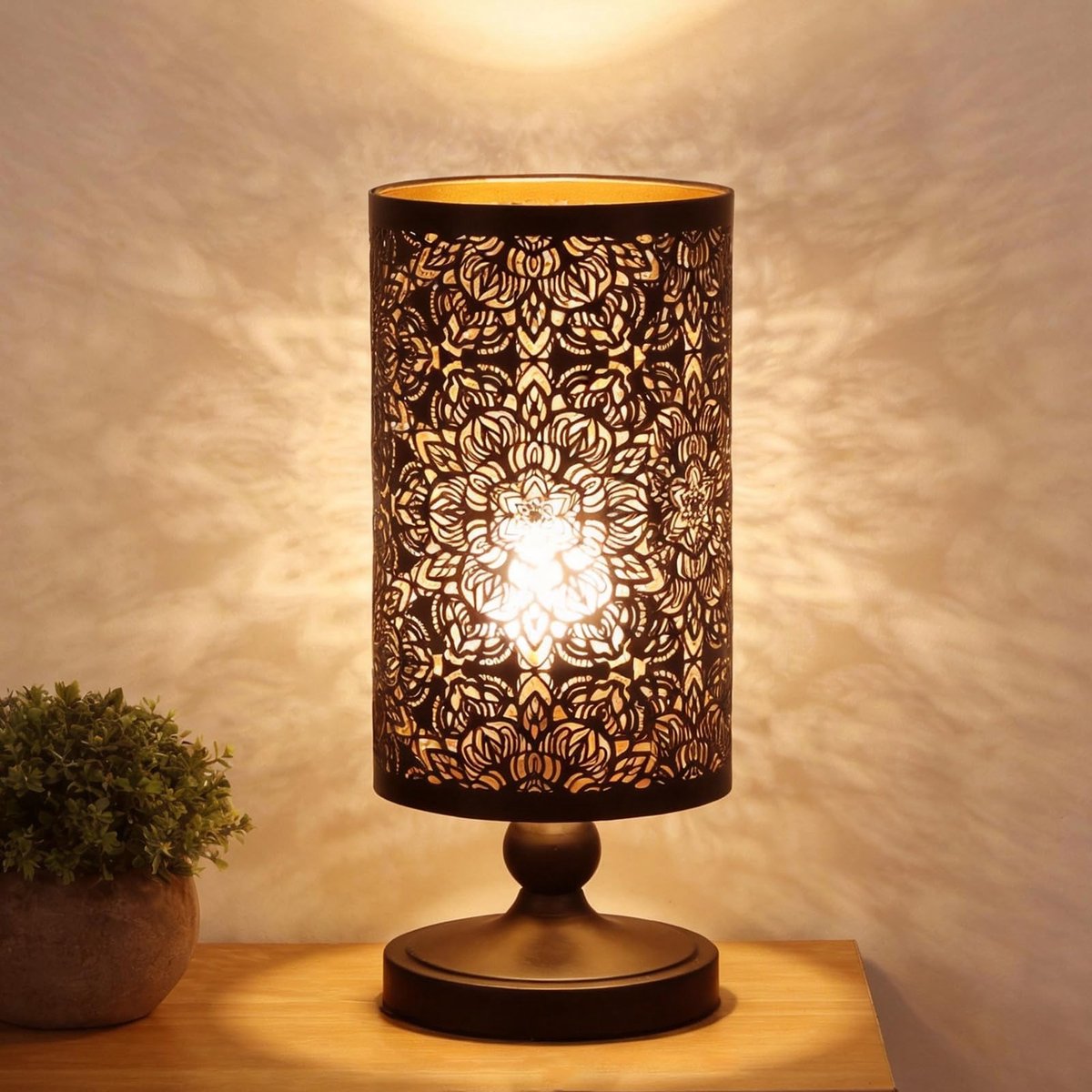 Golden crown - Lampenkap - Metalen lampenkap - Decoratieve verlichting voor nachtkastje - Crème - E27 E26 - Opengewerkt patroon - Geschikt voor elk in