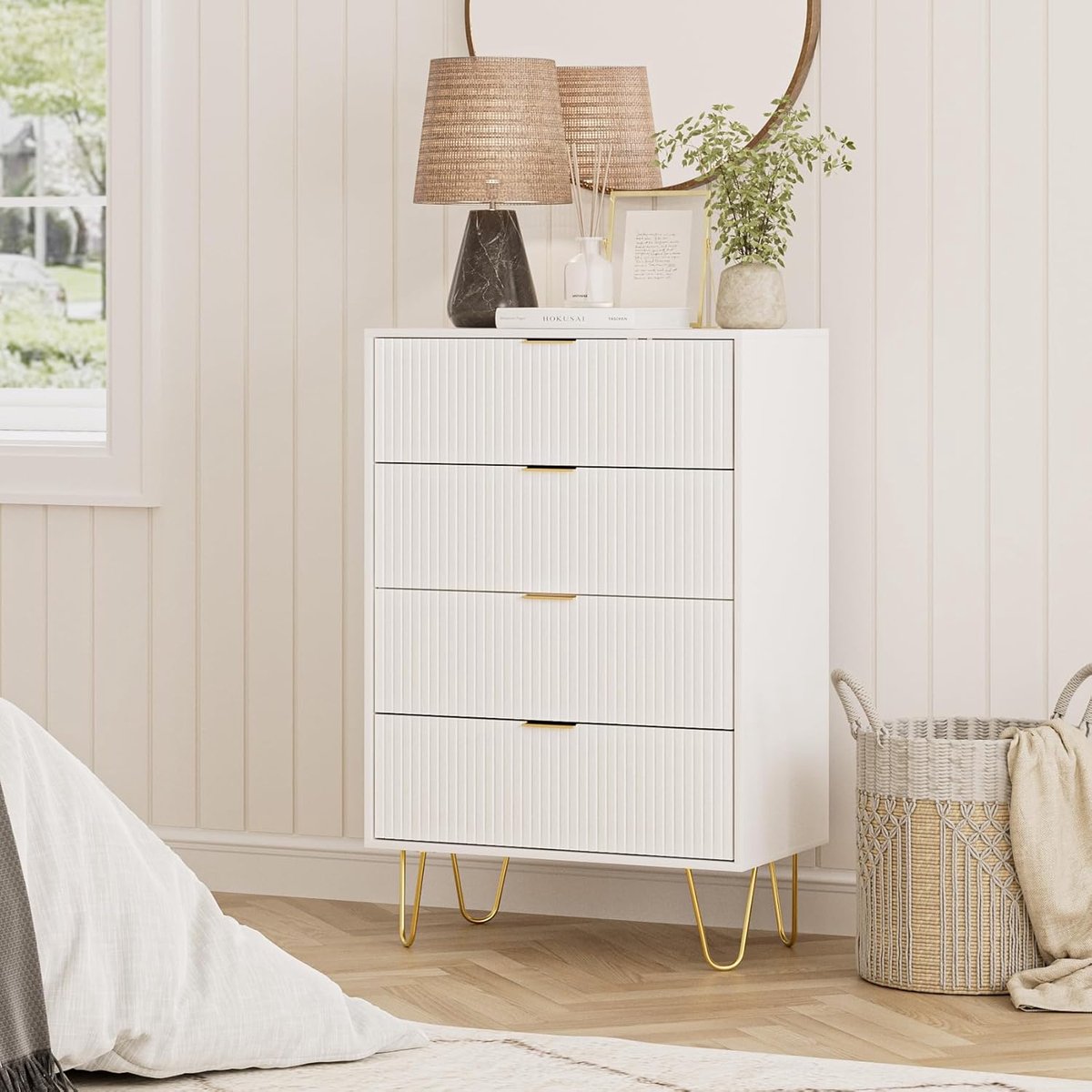 Commode met 4 Laden 60 x 34 x 91 cm Witte Moderne Ladekast met Metalen Poten en Gouden Handgrepen Opbergkast voor Slaapkamer Woonkamer en Hal Urbanhome