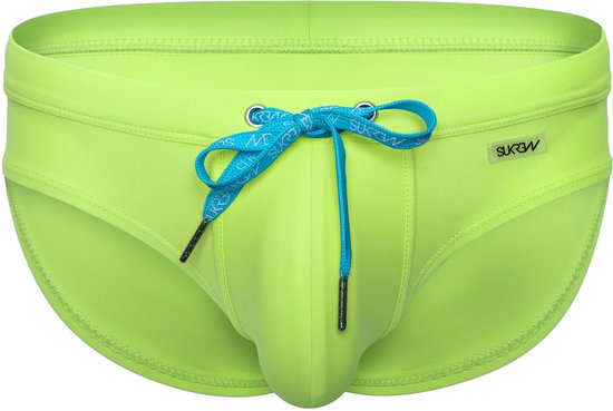 Maillot de bain vert citron avec cordon bleu orné du logo SUKREW. Anneaux argentés à la taille.