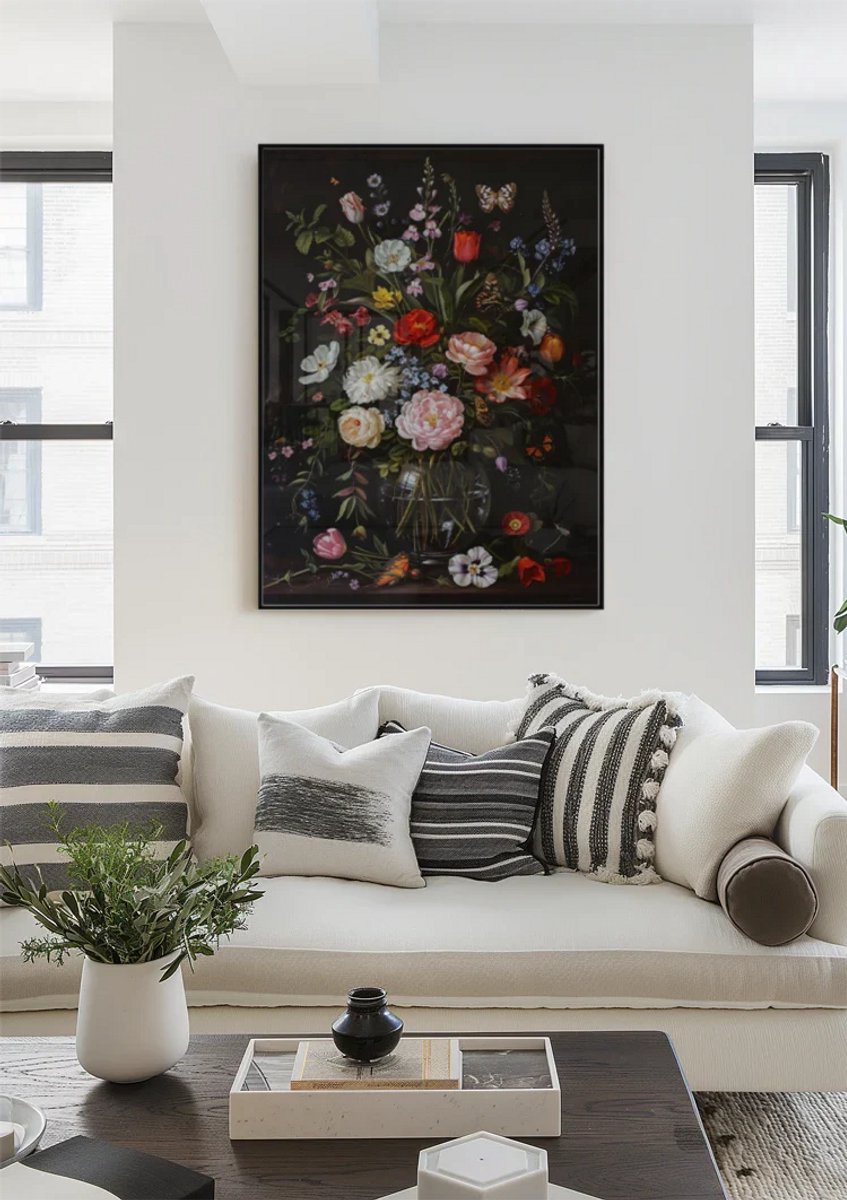 Yourwallarts.com - Wandpaneel - Canvas - Weelderig Bloemstilleven Glazen Vaas Donkere Achtergrond Sch
