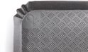 Tapis de coffre noir avec motif losanges et rebord relevés. Le chiffre '2' est visible dans le coin supérieur gauche.