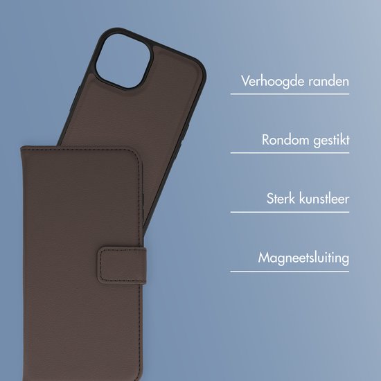 Bruine book case met bruine stiksels, magnetische sluiting en verhoogde randen.