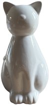 Een glanzende witte keramische kattenurn, zittend met oren, snuit en gestileerde poten.