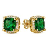 Gouden oorbellen met grote vierkante groene steen, omringd door kleine heldere kristallen.