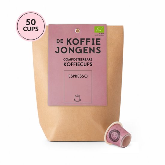 Een bruine papieren zak met een label van De Koffiejongens voor 50 composteerbare espresso koffiecups. Een roze koffiecup ligt ernaast.