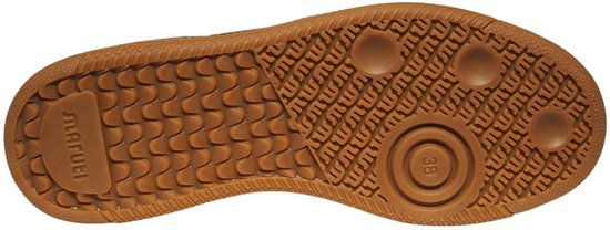 Onderkant van bruine sneaker met 'MARUTI' logo en cirkelvormig profiel, op witte achtergrond.
