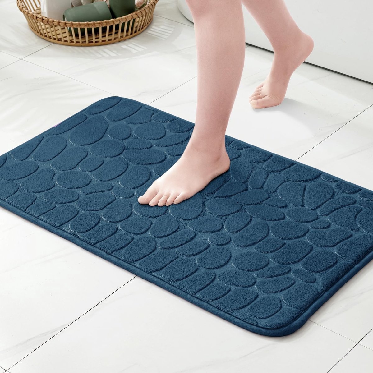 Dailygoods - Droogloopmat - Badmat traagschuim - Antislip en zacht - Donkerblauw - Microvezel badmat - Geschikt voor badkamer - 50 x 80 cm
