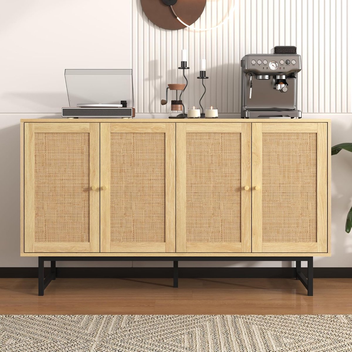 Rattan Design Dressoir 140x39,5x80 cm met 4 Deuren en Echt Vlechtwerk – Moderne Opbergkast met Gouden Handgrepen en Houten Look
