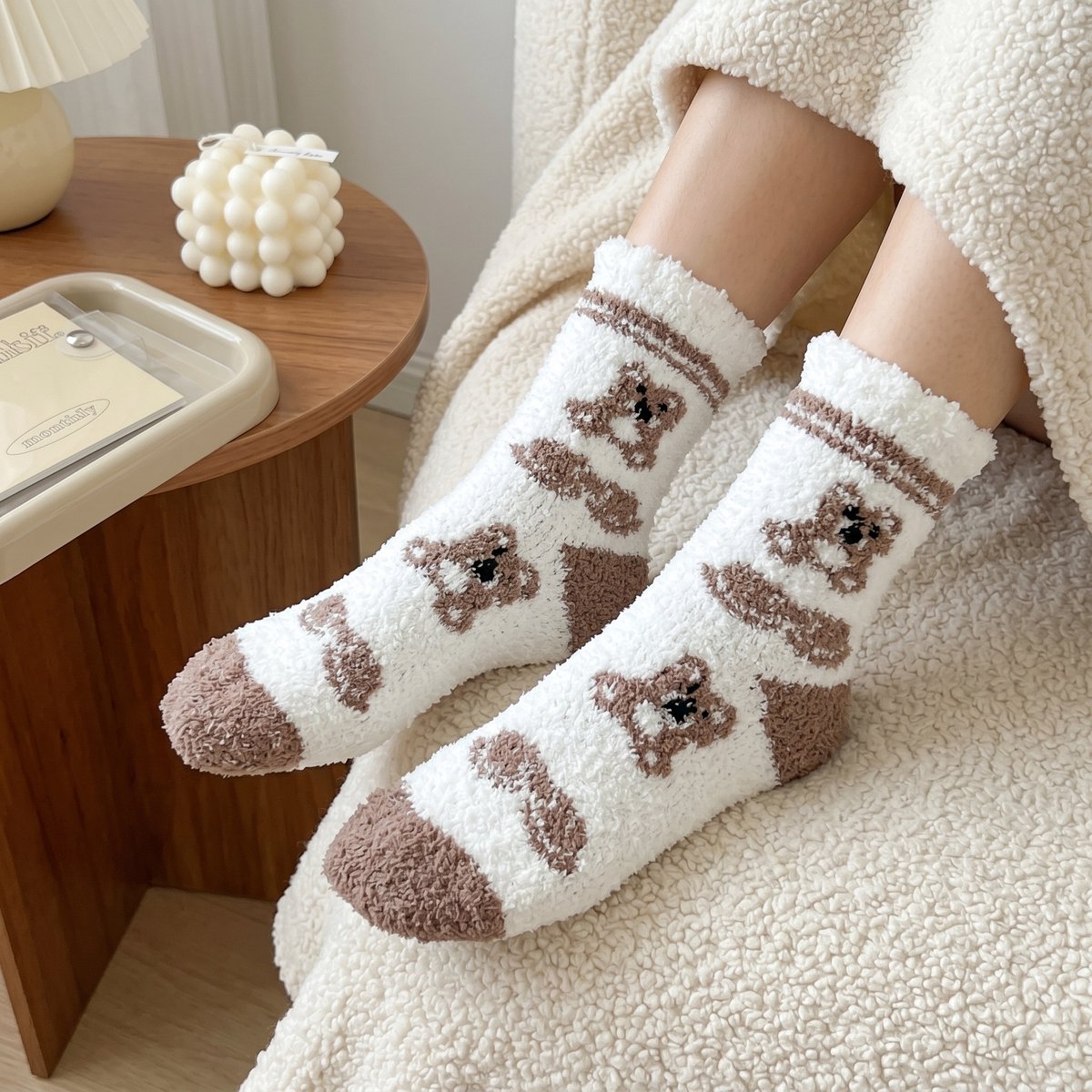 Fluffy dames sokken - huissokken - bruin - wit - leuke print beer - 36 -40 - cadeau voor haar - geschenk vrouwen - gift - zacht