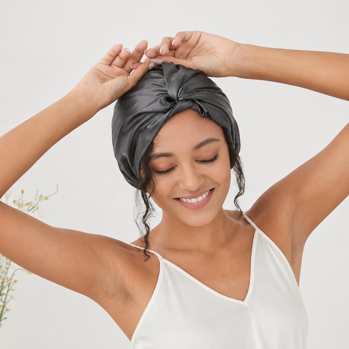 Silky Nights® Zijden Slaapmuts – 100% Moerbei Zijde Bonnet – Dubbelzijdig - 19 Momme – Verstelbare Silk Bonnet – Zachte & Stralende Haarverzorging – Haarnetjes - Charcoal Kleur – Unisex