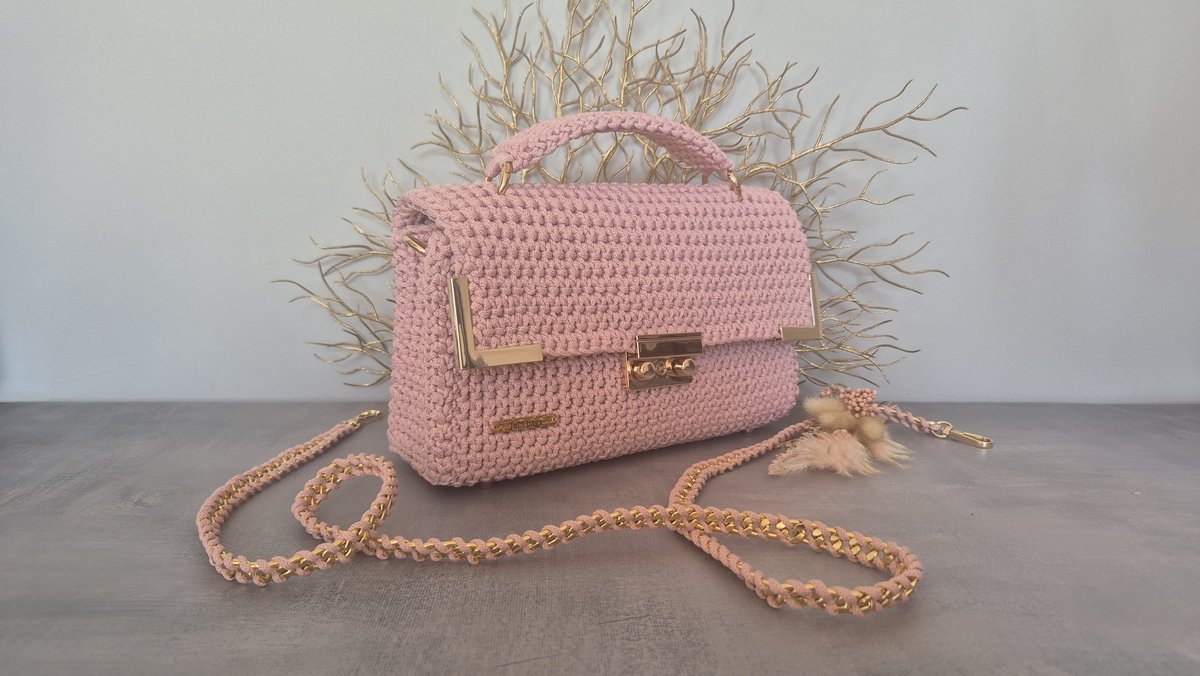 JeM Bags – Gehaakte handtas – roze – met gouden ketting en klepsluiting