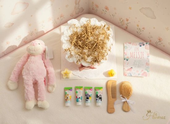 Luiertaart Roze 36 stuks - kraamcadeau voor meisje - Hawsaz.nl Cadeau -Originele Babycadeau's - 26 luiers - Babycadeau - Geboortekaartje - Babygeschenkset - Knuffel - Babyshower - Gepersonaliseerde cadeaus - Babyverzorging - tweeling cadeau van Luiertaart — afbeelding 3