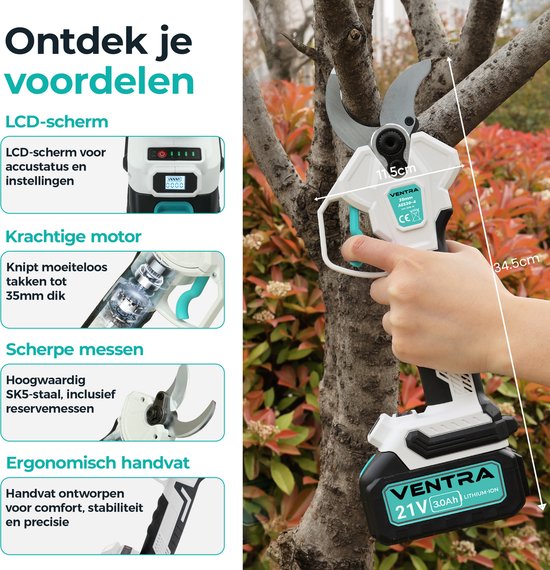 Elektrische snoeischaar met wit met zwart handvat, turquoise knop en een LCD-scherm dat de status weergeeft. Een hand wordt getoond die de schaar vasthoudt.
