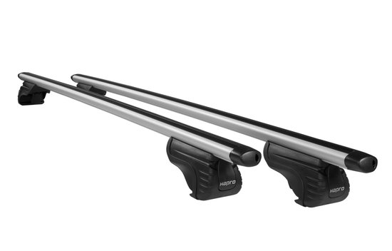Set van twee zilverkleurige Hapro Cronos dakdragers met zwarte voetsteunen.