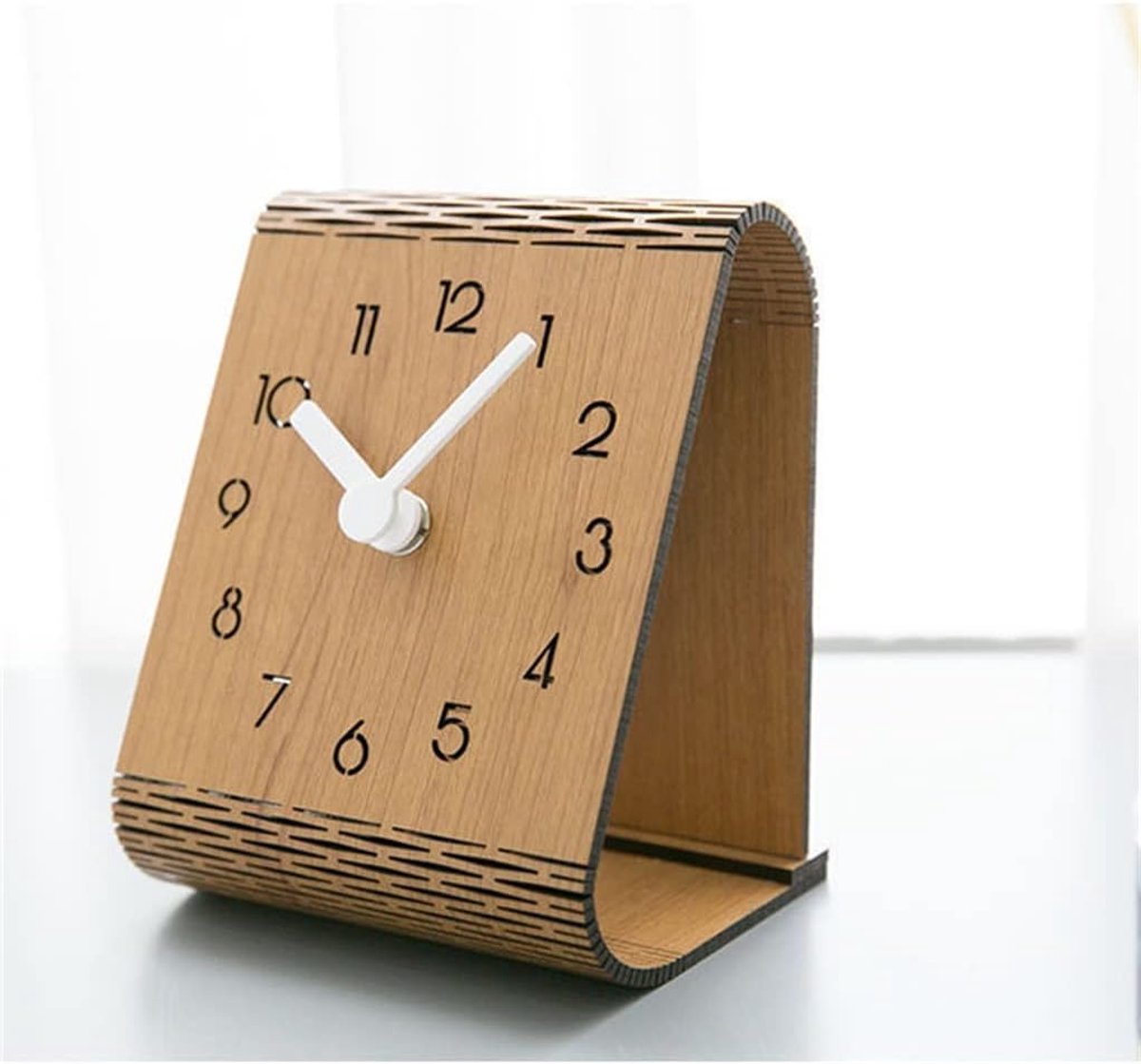 carmdering - Amerikaanse - Klassieke Tafelklok - Pendule Klok - Fluisterstille Werking - Duidelijke Wijzerplaat - Duurzaam Metaal - Elegant Design - Perfect Voor Slaapkamer - 1 Stuk