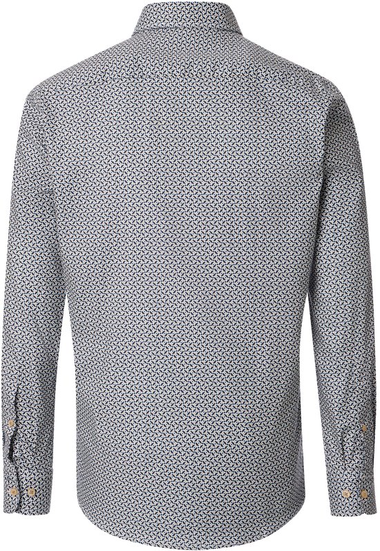Achterkant van een langarmig overhemd met een all-over print in donkerblauw, beige en grijs. Houten knopen op de manchetten.