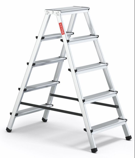 Aluminium keukentrap met 5 treden, dubbelzijdig, antislip, opvouwbaar. Rood 'BAULICH' logo op een poot.