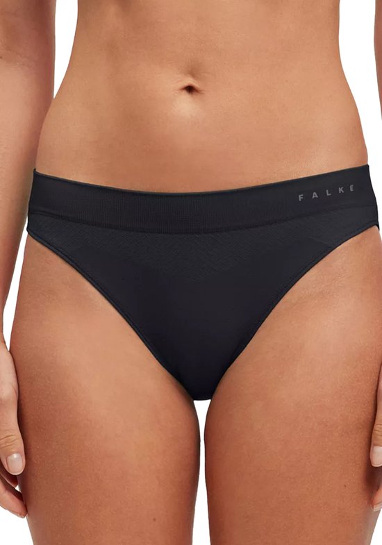 Zwarte Falke slip met elastische tailleband en subtiel ruitpatroon, gedragen door een model.