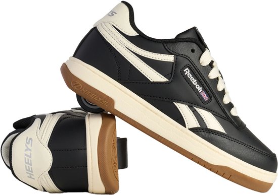 Zwarte Heelys sneaker met crèmekleurige accenten, veters en op de zool gemonteerde rollen.