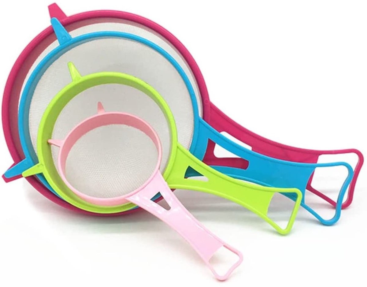 4-delige set kunststof zeefjes - fijne mesh voor meel, thee, rijst en specerijen - op te hangen via handgreep - roze, groen, blauw, rood