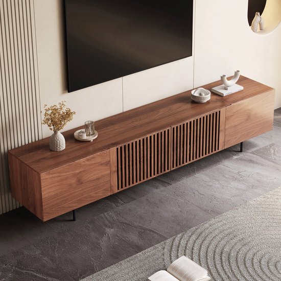 Tv-meubel van walnoothout met lamellenfront en open vakken.