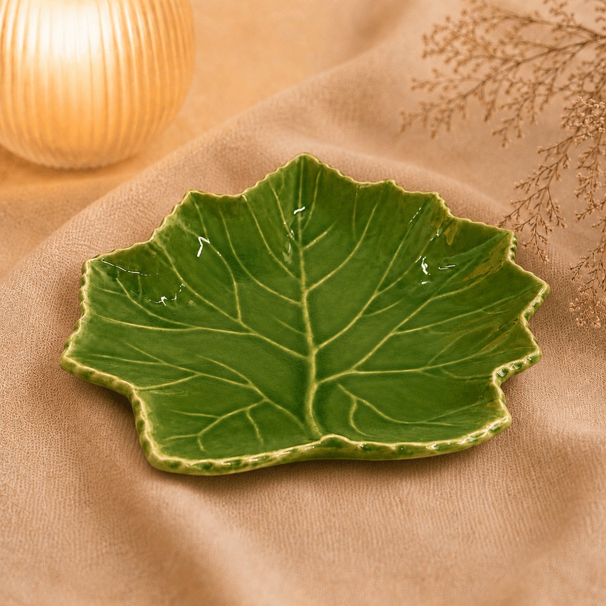 Lotus schaal groen 24 cm – keramieken serveerschaal in bladvorm – decoratieve schaal voor hapjes, fruit en tapas