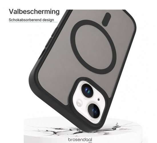 Donkergrijs, doorschijnend hoesje dat op een gebarsten sokkel valt, de camera is zichtbaar.