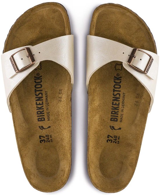 Lichtgrijze Birkenstock Madrid slippers met koperkleurige gesp.