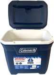 Donkerblauwe Coleman Xtreme koelbox, 26 liter, deksel open, met label.