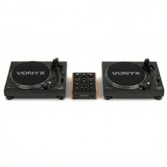 Zwarte DJ-setup met twee platenspelers en een compacte analoge mixer met houten zijkanten.