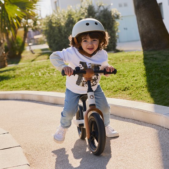 Lionelo Toni Loopfiets - Vanaf 18 mnd - Tot 30 kg - Lichtgewicht 2,3 kg - Verstelbaar Zadel & Stuur - PU Wielen - Voetsteun - ABEC-7 Lagers - Stuurbegrenzing 120° - Ergonomisch - EN 71-1 Gecertificeerd van LIONELO — afbeelding 4
