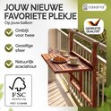 Bruine houten klaptafel op een balkon met twee kopjes koffie en een croissant. FSC-gecertificeerd.