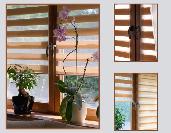 Houten kozijn met beige dubbele rolgordijnen, orchidee en bonsai.